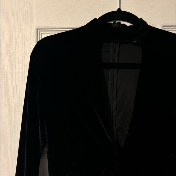 Black velvet long sleeve romper from express S - Picture 6 of 8